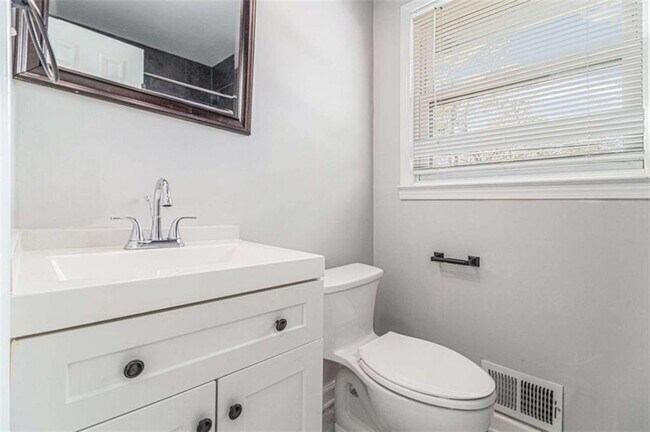 Building Photo - 187 Hamilton E Holmes Dr NW