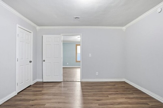 Building Photo - 2514 E Archer St