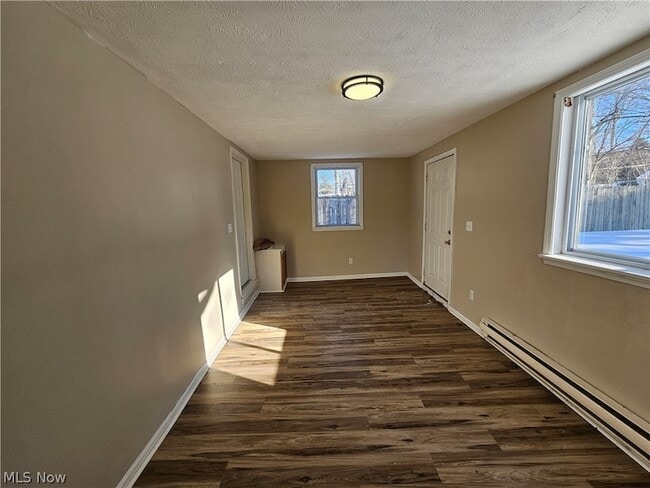 Building Photo - 2450 Greenvale Rd