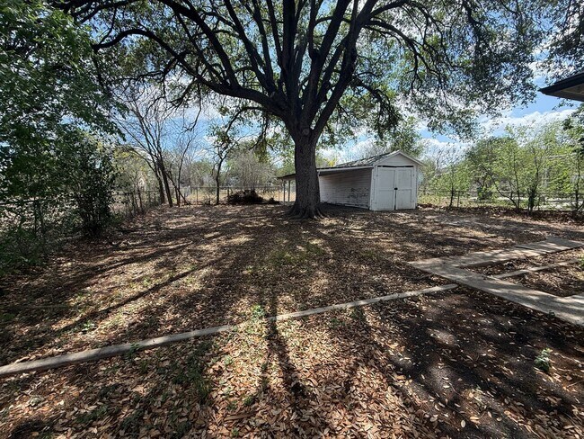 Building Photo - Newly Renovated 2 Bed Home | Hardwood Floors + Updated Interior!