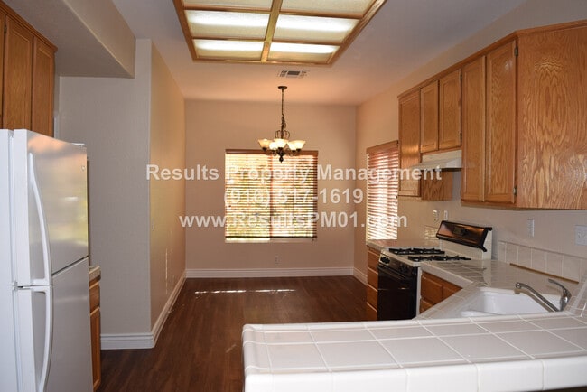 Building Photo - 3 Bedroom - Heart of Roseville