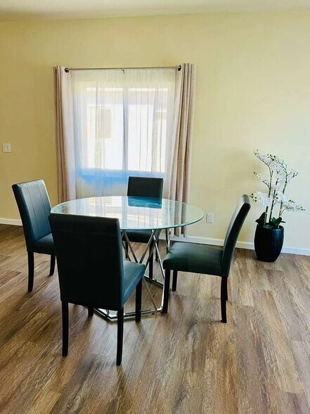 Building Photo - 314 N 6th St