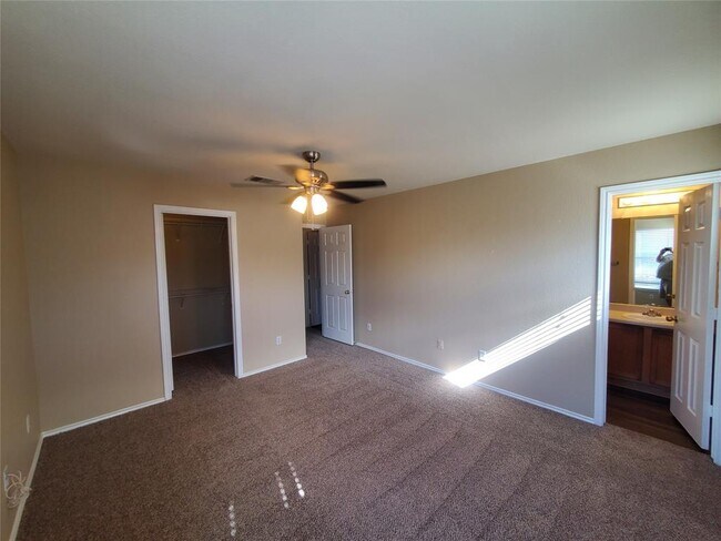 Building Photo - 14001 Cambourne Dr