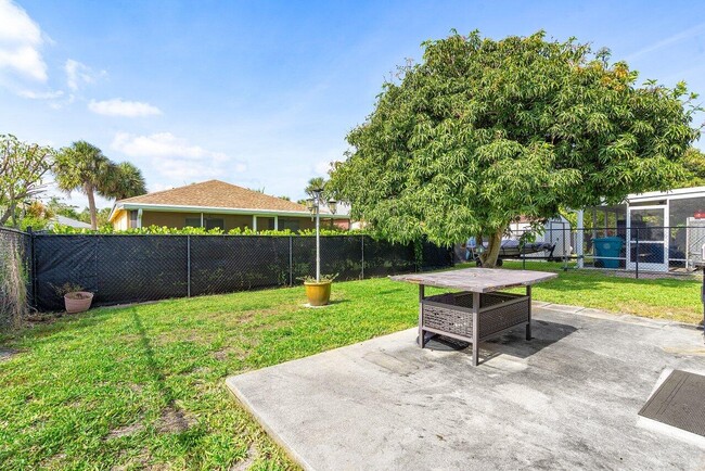 Building Photo - 177 Heming Way