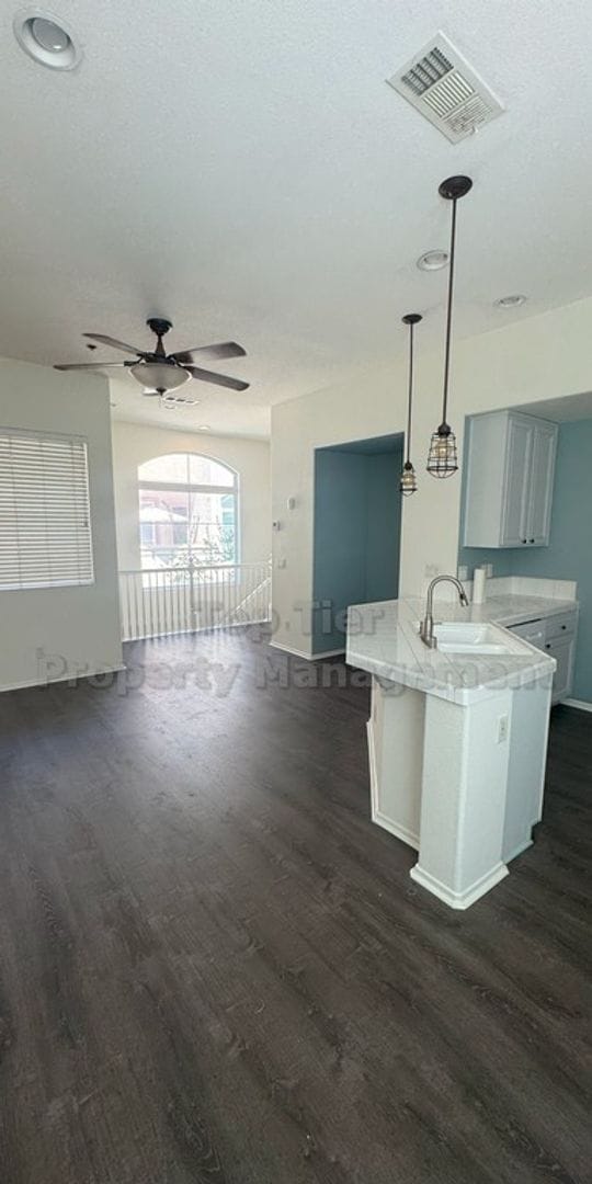 Building Photo - Charming 3-Level Townhome in Coronado Ranch