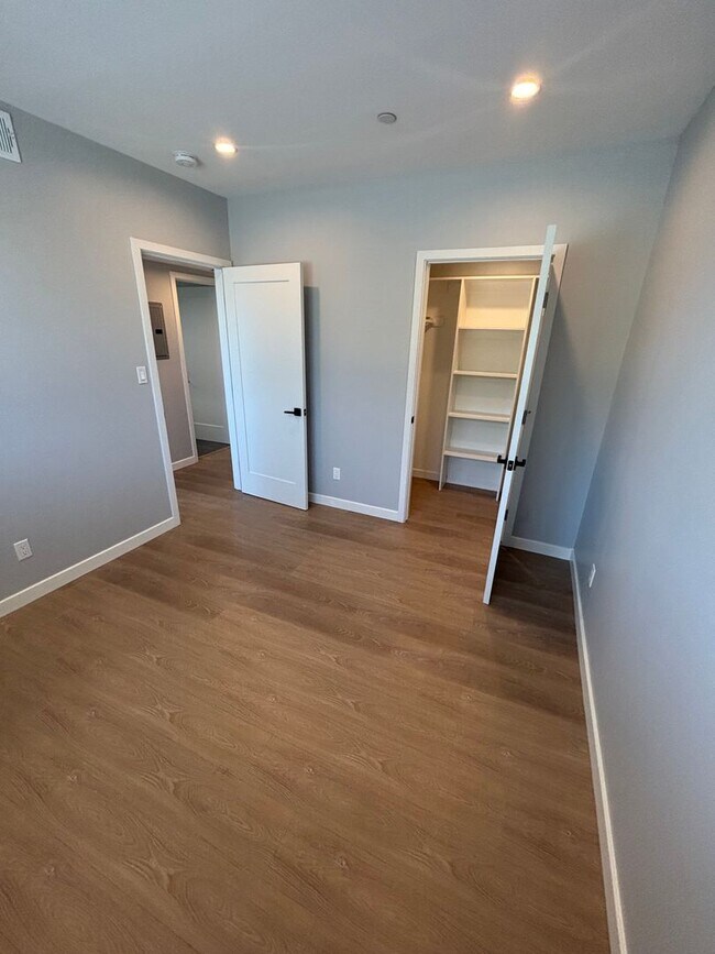 Building Photo - Beautiful 2 bed 1 bath modern apartment in Del Rey, Culver City adjacent