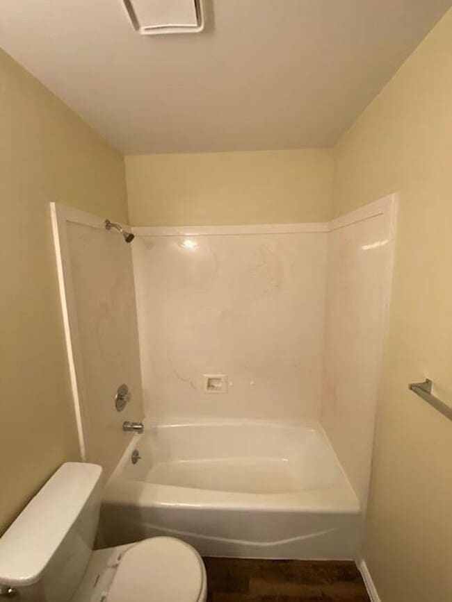 Building Photo - 3 bed, 2 bath Twin Home