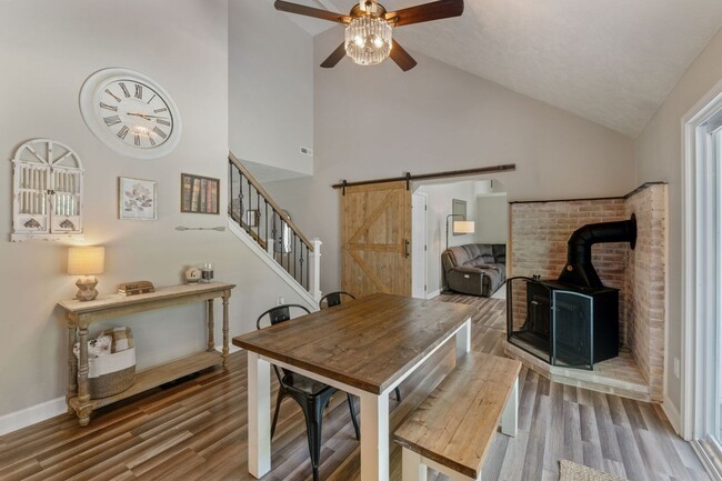 Building Photo - 3Bed/2Bath Lake Monticello Rental
