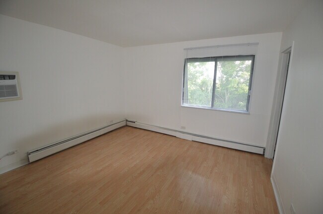Building Photo - 845 Westmoreland Dr