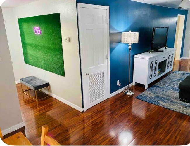 Building Photo - 2521 Lorraine St