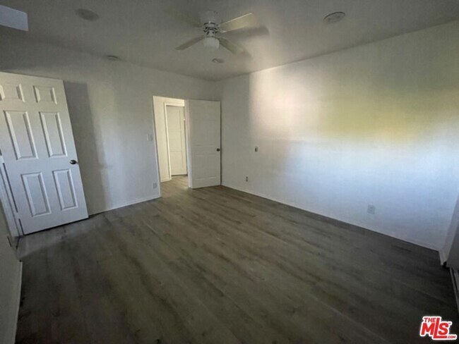 Building Photo - 5346 Rhea Ave