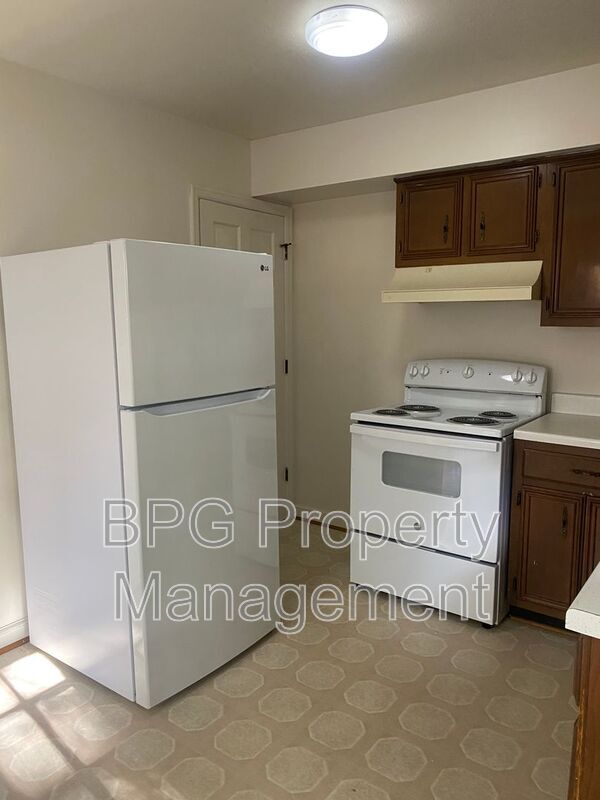 Building Photo - 307 Wintergreen Ave