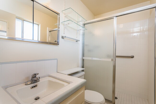 Building Photo - 3 bedroom house on large lot