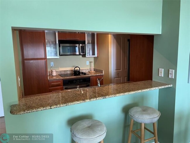 Building Photo - 610 W Las Olas Blvd