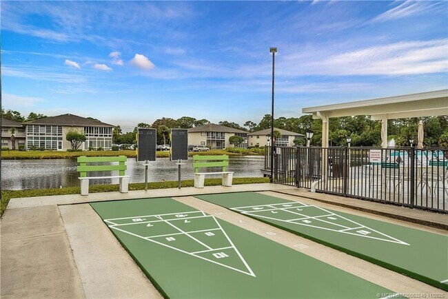 Building Photo - 9 Lake Vista Trail