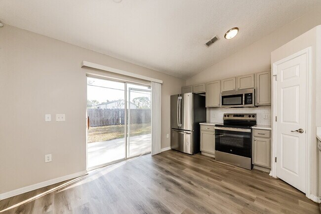 Building Photo - 1023 Brenton Leaf Dr