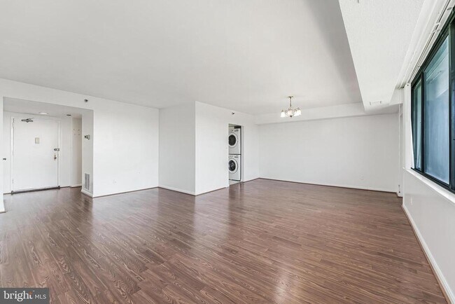 Building Photo - 3713 S George Mason Dr