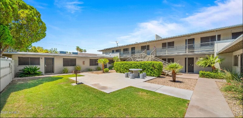 Building Photo - 2326 E Pinchot Ave