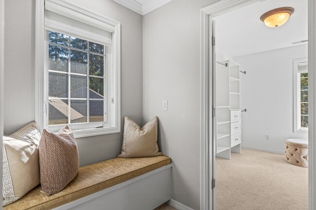 Building Photo - Luxury 4 bed 4 bath home in Lakemont, Bellevue