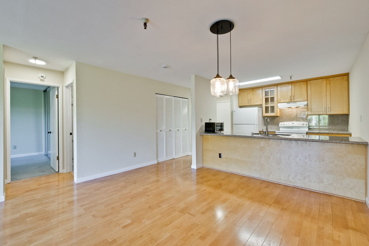 Building Photo - 725 Mariposa Ave.