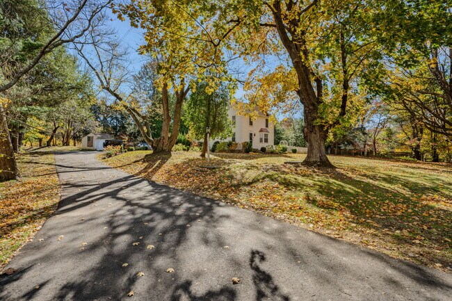Building Photo - 105 Sill Ln
