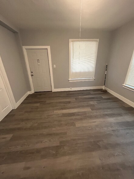 Building Photo - 1902 W Nash St