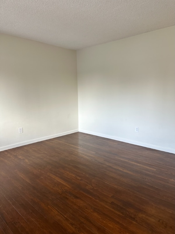 Building Photo - 96 N Oak Ave