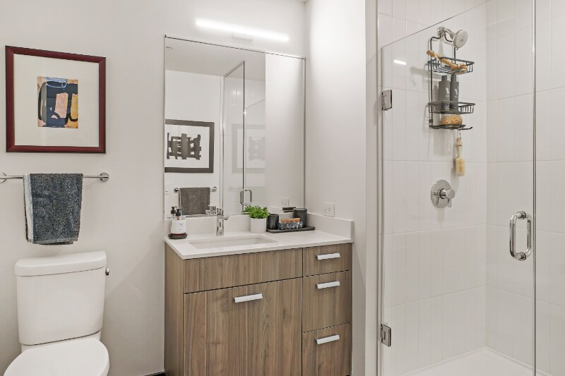 Building Photo - 453 E Waterside Dr