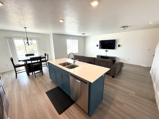 Building Photo - 398 Grassland Dr