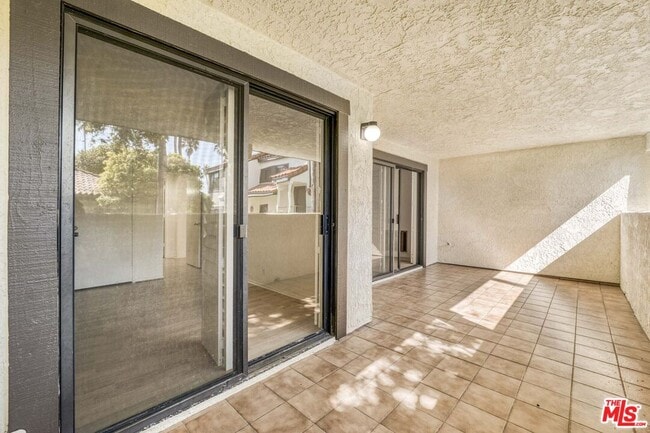 Building Photo - 2053 Majorca Dr