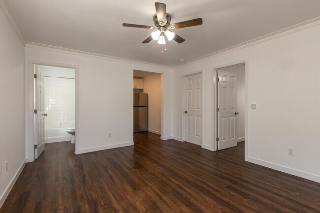 Building Photo - 5421 S Gramercy Pl