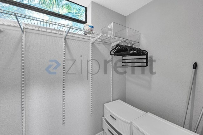 Building Photo - 3909 N Clearfield Ave