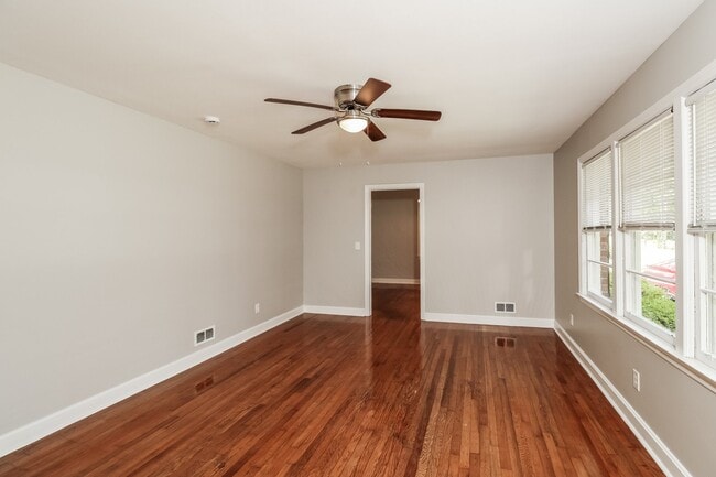 Building Photo - 1506 Cedar Terrace