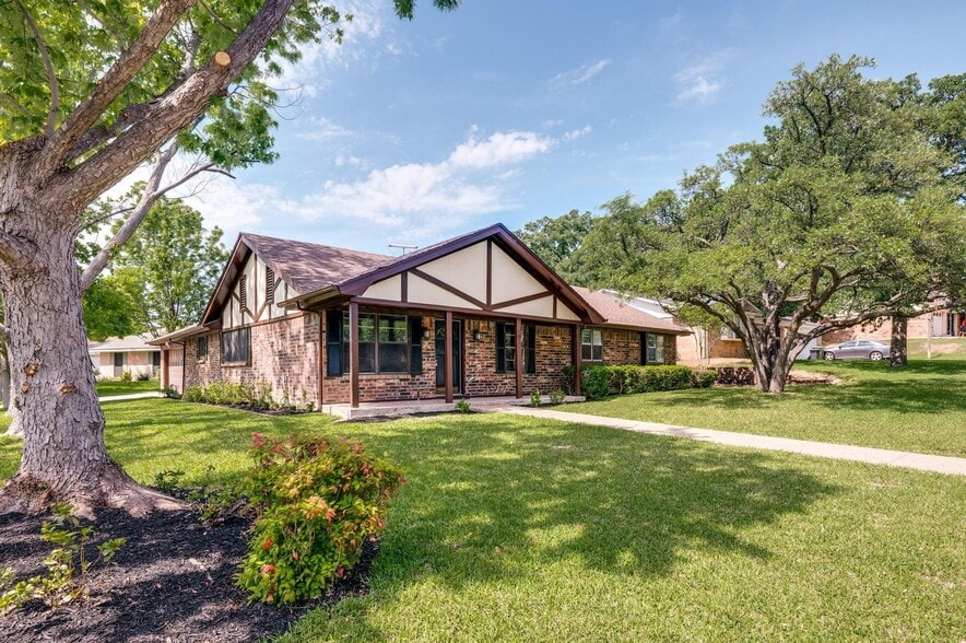 Building Photo - 724 Toni Dr