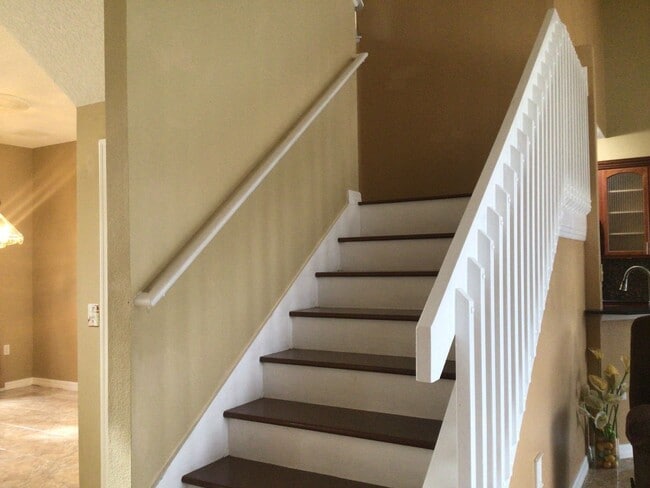 Building Photo - 410 Bloomfield Dr