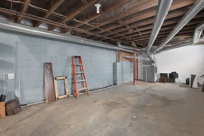 Building Photo - 816-818 Wager Street