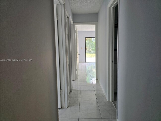 Building Photo - 1213 SW 74th Ave