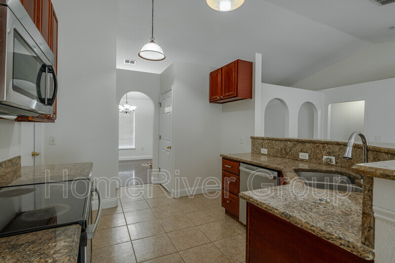 Building Photo - 718 Swan Way
