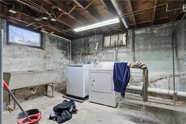 Building Photo - 44 Holburn Ave