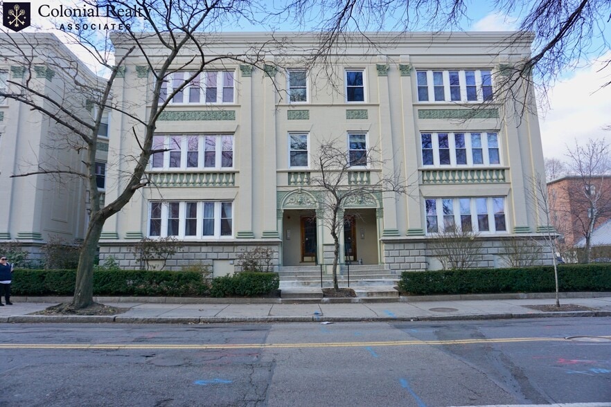 Building Photo - 330 St Paul St