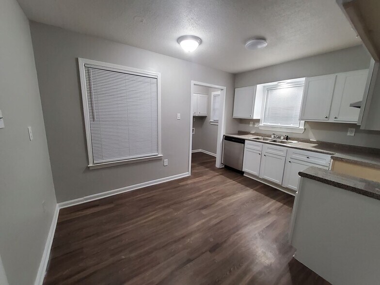 Building Photo - 3979 Longsneck Ave