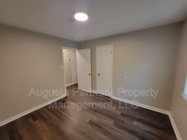 Building Photo - 139 Stoneybrooks Pl