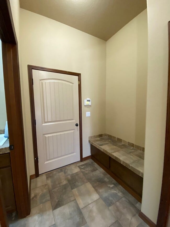 Building Photo - Beautiful, One Level Living in South Richland!