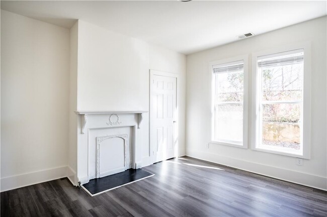 Building Photo - 1359 Finley St NE
