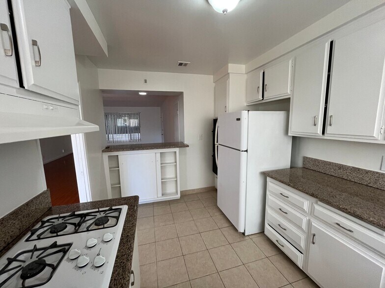 Building Photo - 1065 S Holt Ave