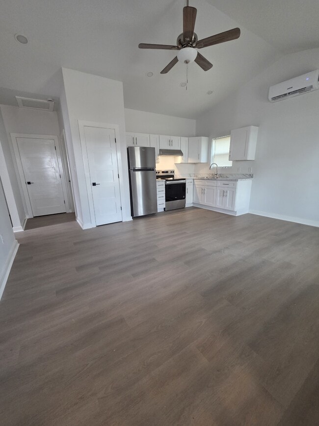 Building Photo - 3530 Highview Ct