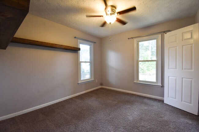 Building Photo - Coming Soon!! 3 Bedroom 2.5 Bathroom : Dogs Okay
