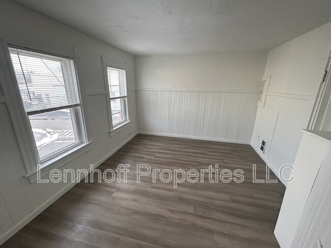 Building Photo - 27 Hilton St