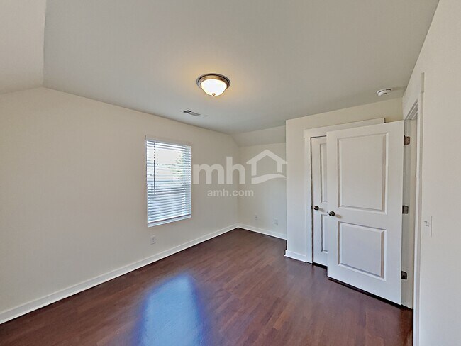Building Photo - 85 Landsdown Xing