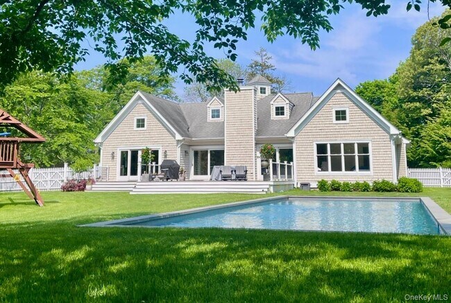 Building Photo - 70 S Country Rd